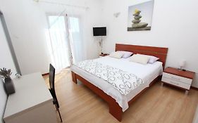 Rooms And Apartment Luana